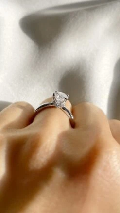 Alia Ring 18K White Gold -Lustre Jewelry Shop AliaRing LS1