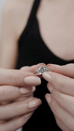 Aria Ring 1.53ct 18K White Gold -Lustre Jewelry Shop Aria Ring 18K White Gold 00909021 9b916f69 c99a 4407 98f1 3ec7e5a19d15