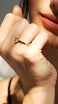 Caroline Ring 18K Yellow Gold -Lustre Jewelry Shop CAROLINE RING 18K YELLOW GOLD 0440SK b7e1a565 2fce 4348 b275 08e7233688ef