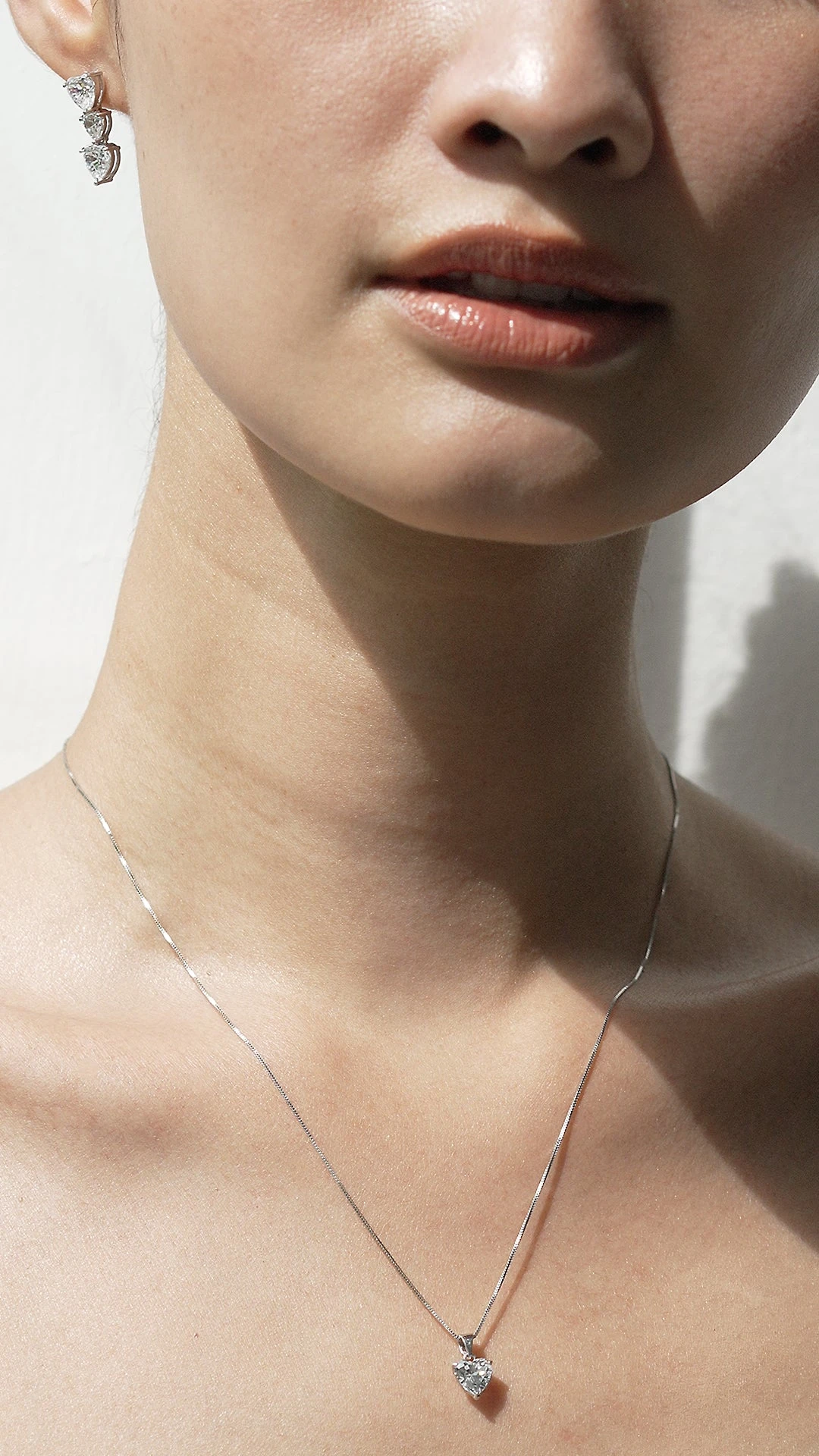 Camden Heart Pendant White Gold 6 Camden Heart Pendant White Gold - Image 4