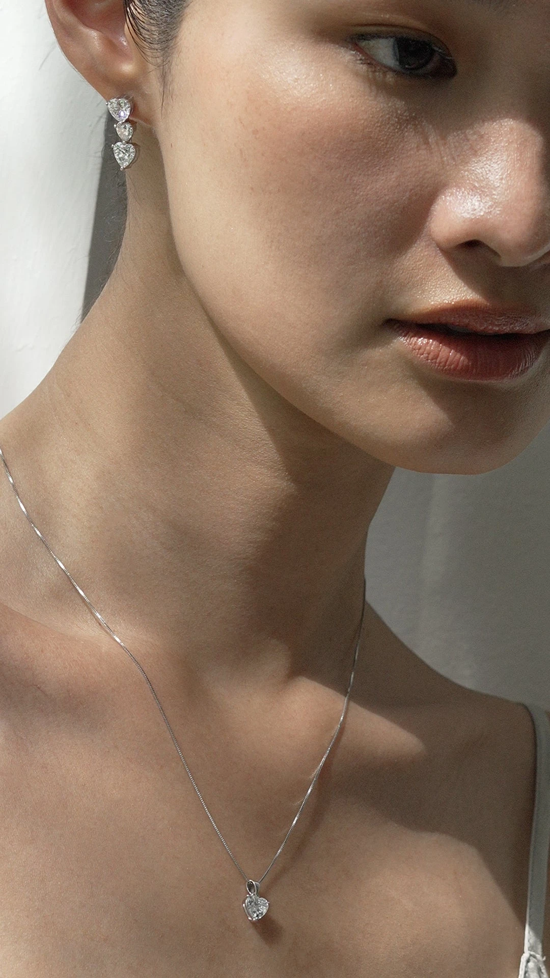 Camden Heart Pendant White Gold 16 Camden Heart Pendant White Gold - Image 14