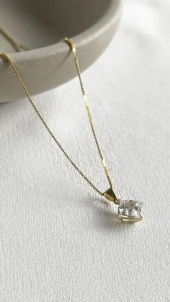 Front Page -Lustre Jewelry Shop ChesterPendantYG Still 2