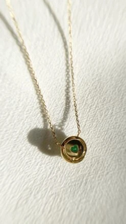 Cory Necklace 18K Yellow Gold Emerald -Lustre Jewelry Shop CoryNecklace EM YG BackSetting1 916f4160 719e 4366 bfac f460988b6340