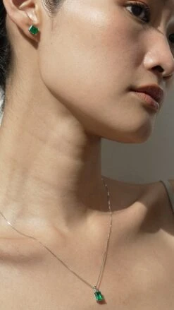 Fulton Emerald Green Necklace White Gold 17 Fulton Emerald Green Necklace White Gold -Lustre Jewelry Shop FULTON DIDKNNNX 5d92fd4b 0c3e 484f 89cc 31a12b6dcf92