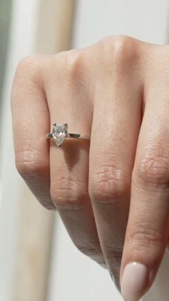 Florence Ring 18K White Gold 34 Florence Ring 18K White Gold -Lustre Jewelry Shop Florence Ring 8dd8sks a815d8c2 c8f6 4240 8e3f 0b1b881414d4