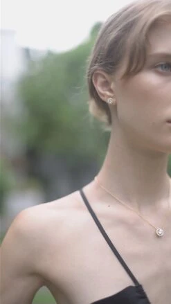 Gwen Necklace 18K Gold Vermeil -Lustre Jewelry Shop GWEN17 71a1465e f3d2 4851 9457 37c84a4fe0c0