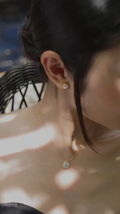 Gwen Necklace 18K Gold Vermeil -Lustre Jewelry Shop Gwen Round Borderset Necklace Gold Vermeil 38833