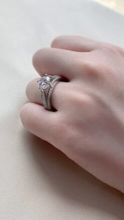 Harriet Ring 18K Yellow Gold -Lustre Jewelry Shop HarrietRingWGSide1080 050a67b6 0cc7 4e89 a07e 086774e55e4b