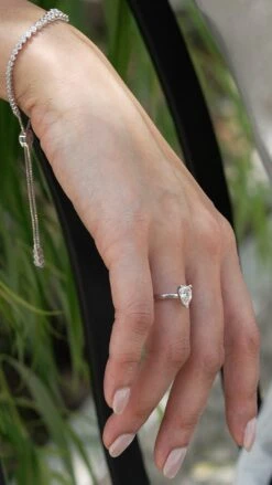 Florence Ring 18K White Gold 30 Florence Ring 18K White Gold -Lustre Jewelry Shop Izzy Ring 18K White Gold 8S8SAKAK 464e0b88 2fb7 4e11 8367 07d674401349