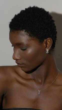 Jasmine Chicory Round Pendant Necklace White Gold Plated -Lustre Jewelry Shop JASMINE CHICORY ROUND OID89S