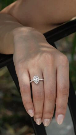 Kristen Ring 18K White Gold 26 Kristen Ring 18K White Gold -Lustre Jewelry Shop KRISTEN RING DIDIS33 705d4340 0b3e 4d4d 80b4 860c47431580