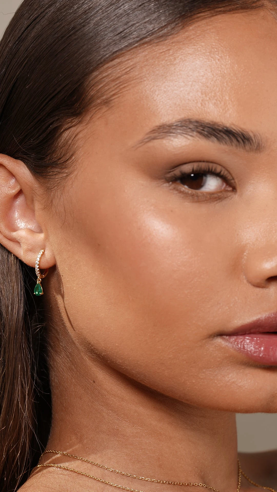 Leni Hoop Emerald Green 18K Gold Vermeil 6 Leni Hoop Emerald Green 18K Gold Vermeil - Image 4