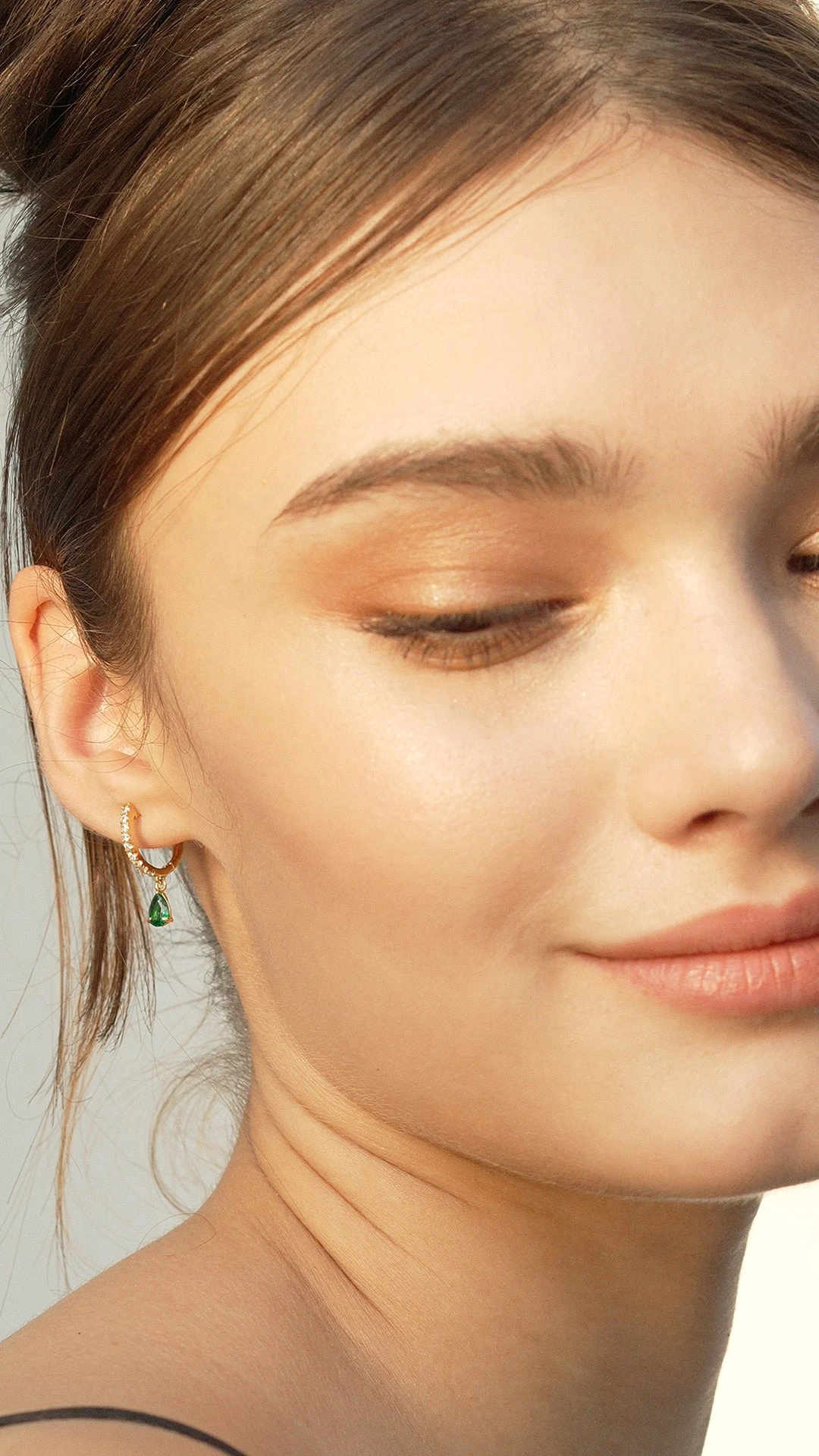 Leni Hoop Emerald Green 18K Gold Vermeil 9 Leni Hoop Emerald Green 18K Gold Vermeil - Image 7