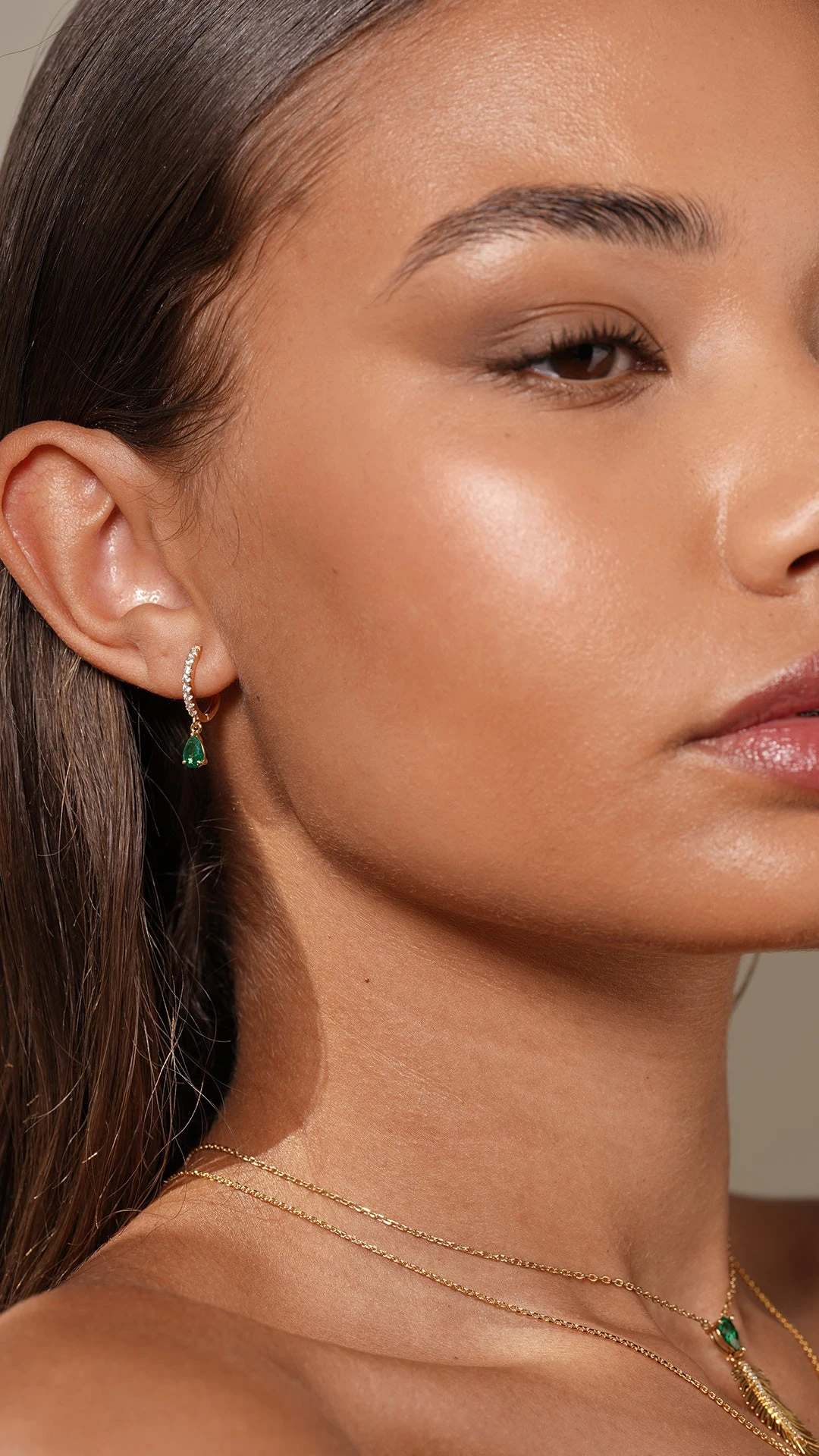 Leni Hoop Emerald Green 18K Gold Vermeil 4 Leni Hoop Emerald Green 18K Gold Vermeil - Image 2