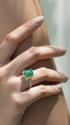 Mallory Ring 3.00ct Emerald 18K Yellow Gold