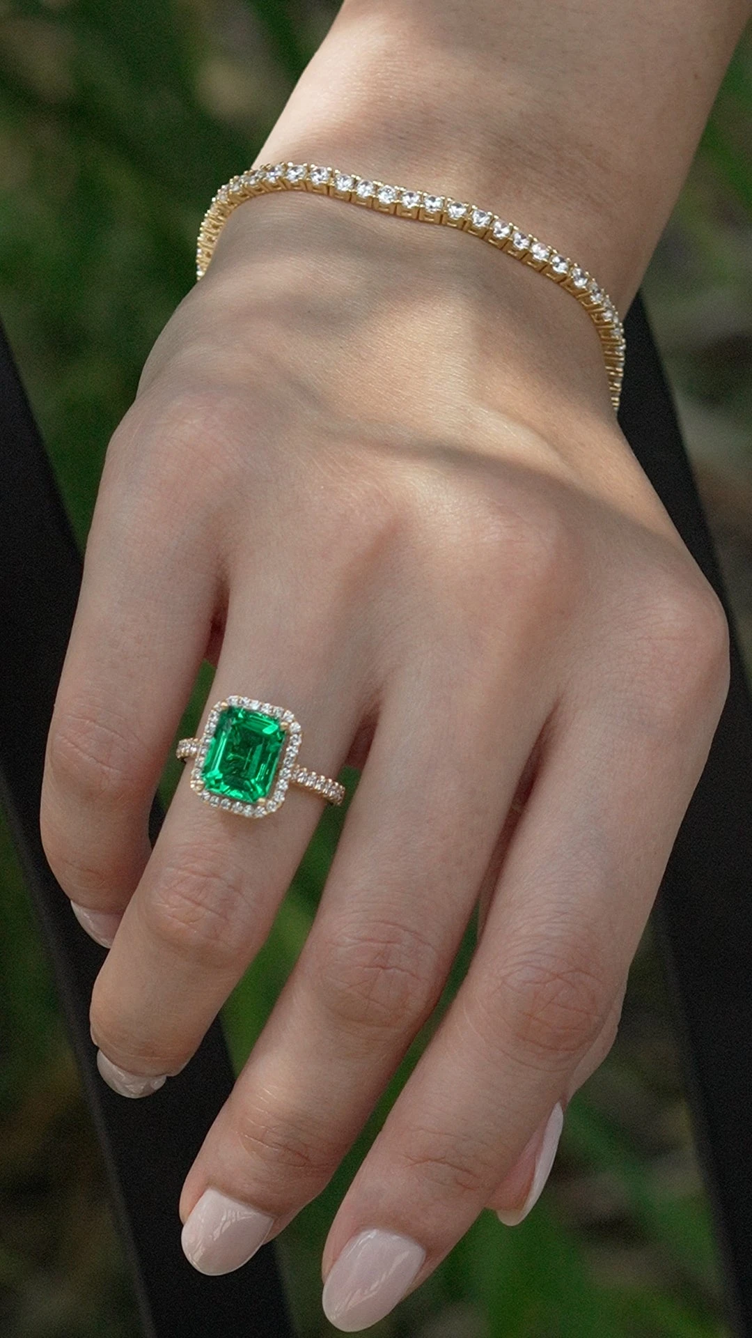 Mallory Ring 3.00ct Emerald 18K Yellow Gold 7 Mallory Ring 3.00ct Emerald 18K Yellow Gold - Image 5