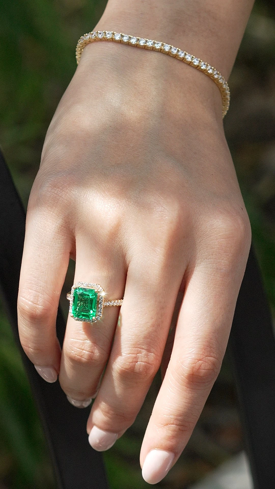 Mallory Ring 3.00ct Emerald 18K Yellow Gold 8 Mallory Ring 3.00ct Emerald 18K Yellow Gold - Image 6