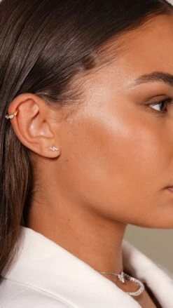 Rai Stud 9K White Gold