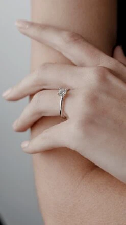 Saffia Ring 18K White Gold 34 Saffia Ring 18K White Gold -Lustre Jewelry Shop SAFFIA RING 18K WHITE GOLD 93392 f0017073 048b 47e6 a4a9 a777378bef2c