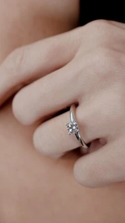 Saffia Ring 18K White Gold 31 Saffia Ring 18K White Gold -Lustre Jewelry Shop SAFFIA RING 18K WHITE GOLD 993332 d733bb0a a2ff 45aa 9f72 83643f82d828