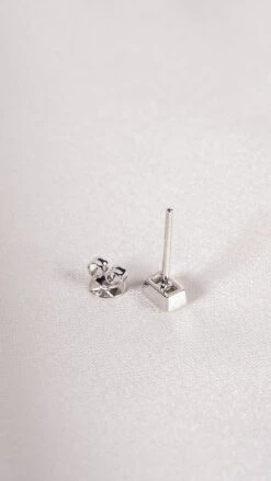 Seema Stud 9K White Gold -Lustre Jewelry Shop SEEMA STUD 9K WHITE GOLD OIKJS