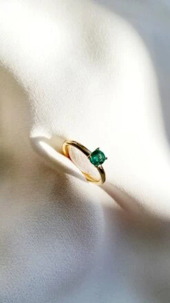 Saffia Ring 0.50ct 18K Yellow Gold Emerald 7 Saffia Ring 0.50ct 18K Yellow Gold Emerald -Lustre Jewelry Shop SaffiaRing YG EM Still5