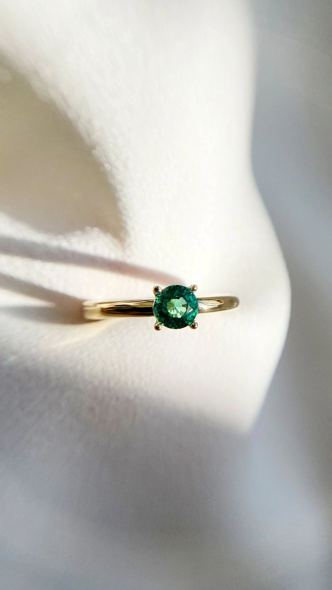 Saffia Ring 0.50ct 18K Yellow Gold Emerald 3 Saffia Ring 0.50ct 18K Yellow Gold Emerald