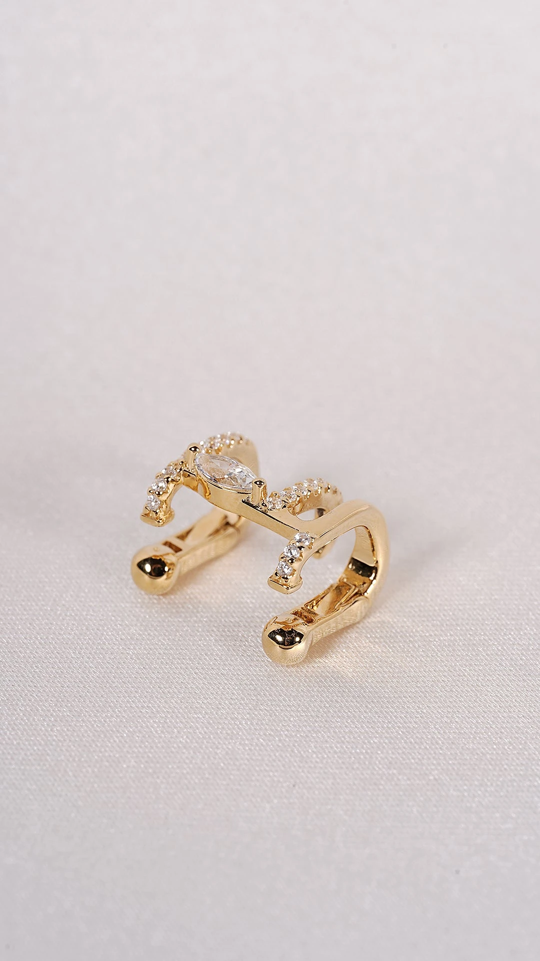 Telma Ear Cuff 18K Gold Vermeil 7 Telma Ear Cuff 18K Gold Vermeil - Image 5