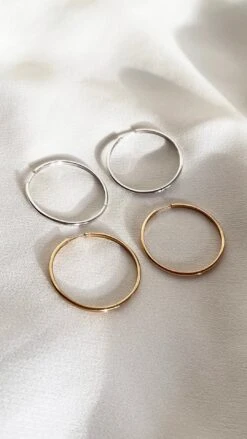 Viola Hoops Yellow Gold -Lustre Jewelry Shop ViolaHoops Stills4 f2838a2e 1ebb 4b8f 9d07 70cff3786571