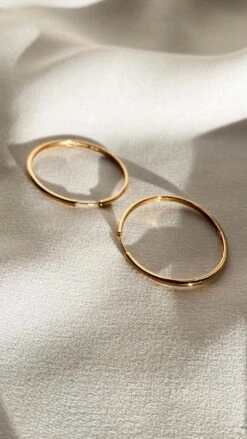 Viola Hoops Yellow Gold -Lustre Jewelry Shop ViolaHoops YG Still4