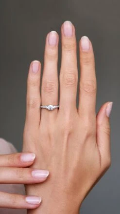 Vivienne Ring 18K White Gold 10 Vivienne Ring 18K White Gold -Lustre Jewelry Shop Vivienne Ring 0.5 WG