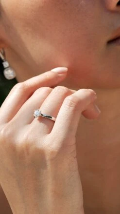 Zoey Ring 18K White Gold -Lustre Jewelry Shop ZOEY RING 18K WHITE GOLD 9D9DS f68cb60b a764 4584 9259 a45442f068d7